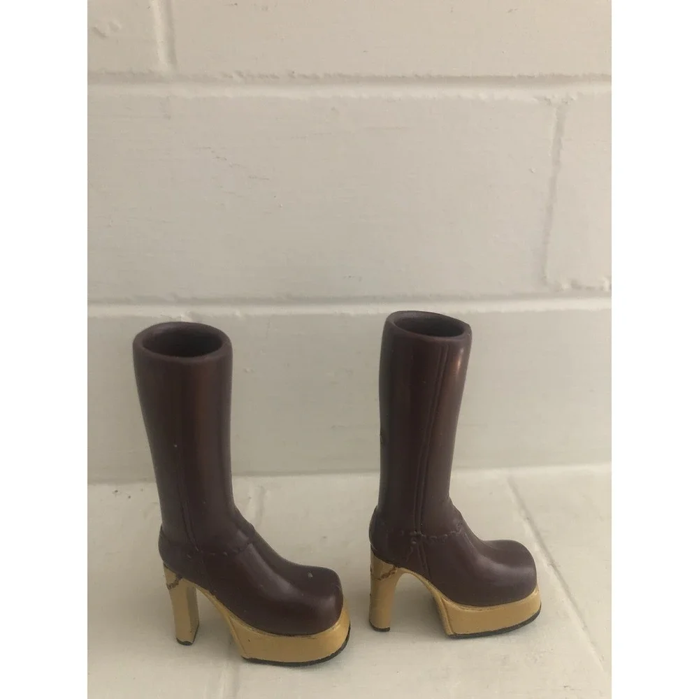 MGA Entertainment Bratz Doll Tall Platform Brown Boots Funk N Glow Rare Item